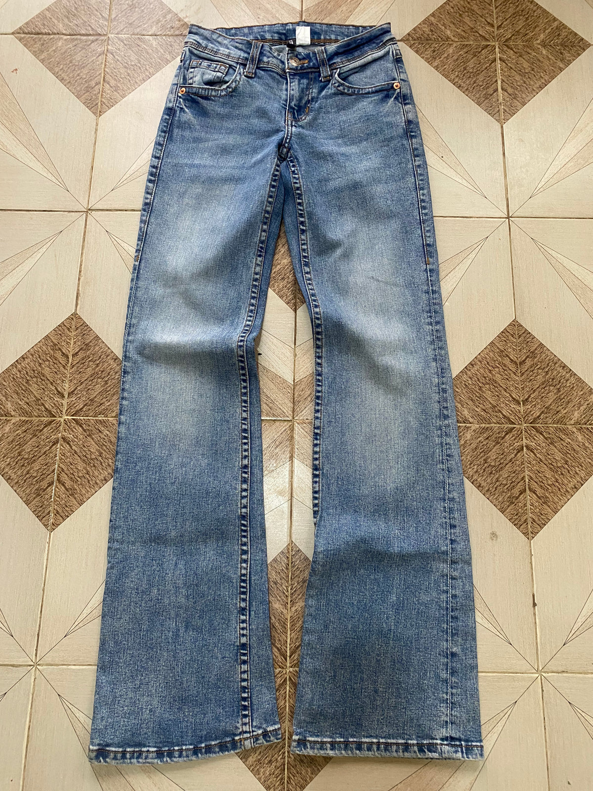 DIVIDED JEANS WAIST 22" HIP 34" LENGTH 41"