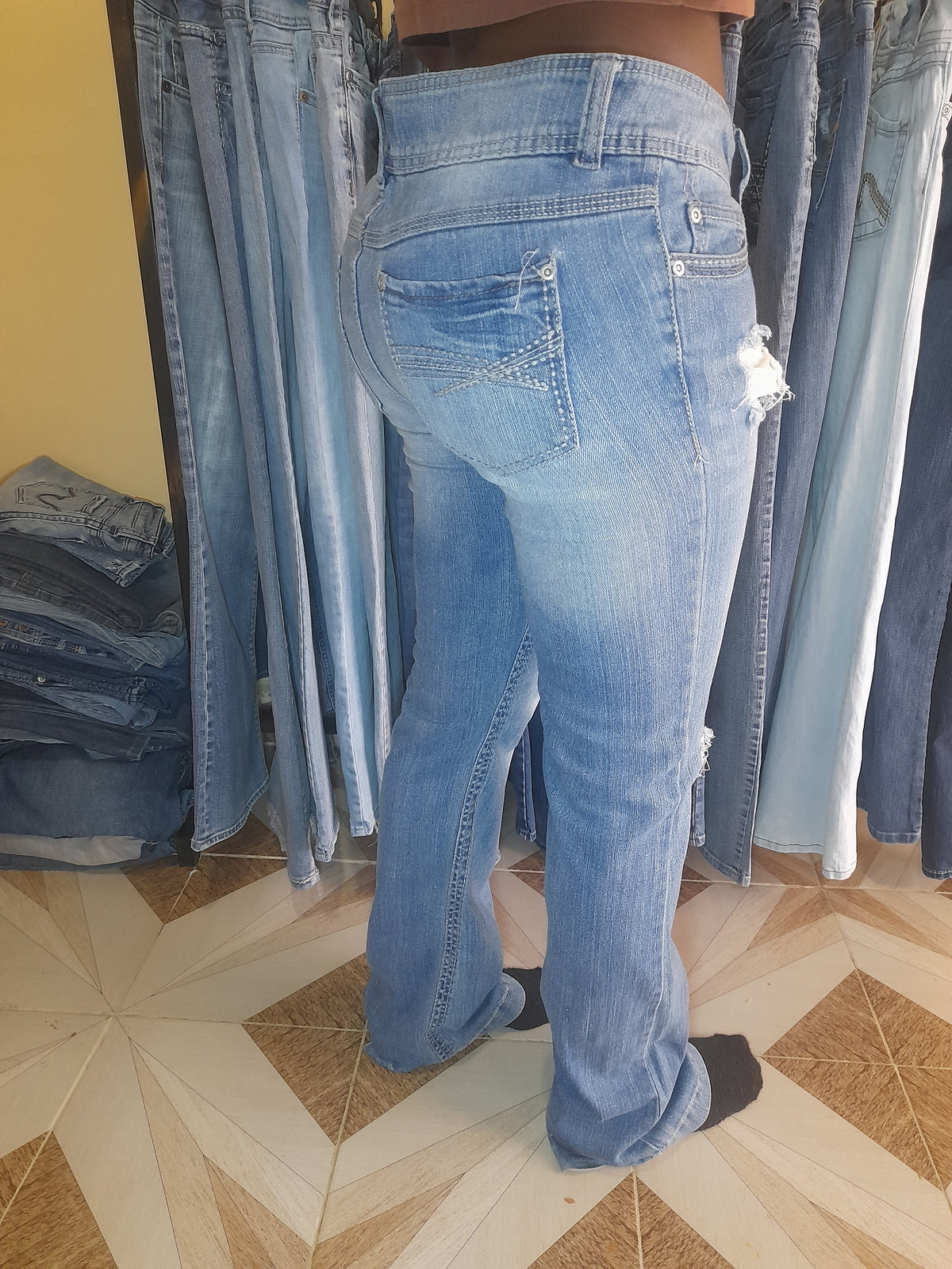 MUDD JEANS Waist 28" Hip 40" Length 43"