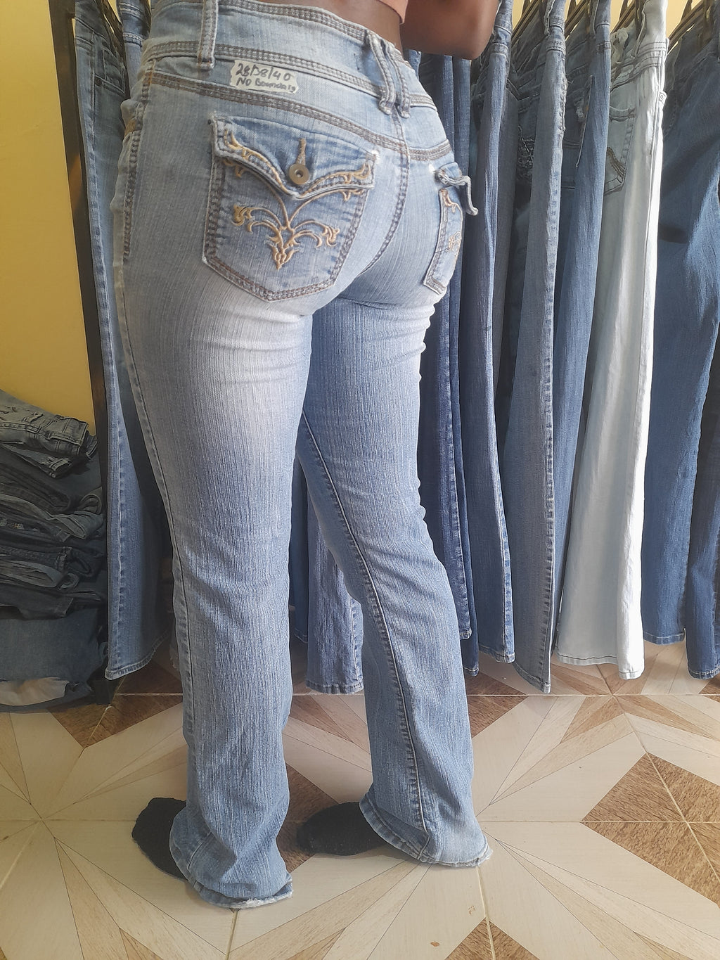 NO BOUNDARIES JEANS Waist 28" Hip 38" Length 40"