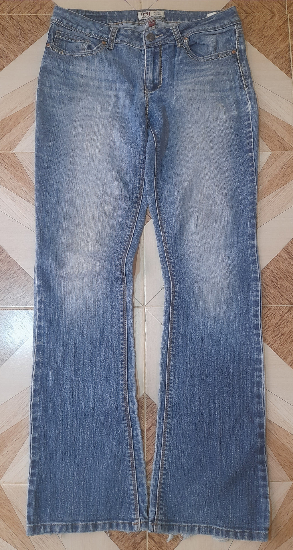 L.E.I JEANS Waist 28" Hip 38" Length 40"
