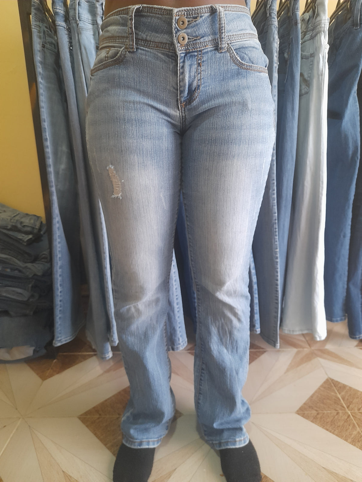 NO BOUNDARIES JEANS Waist 28" Hip 38" Length 40"