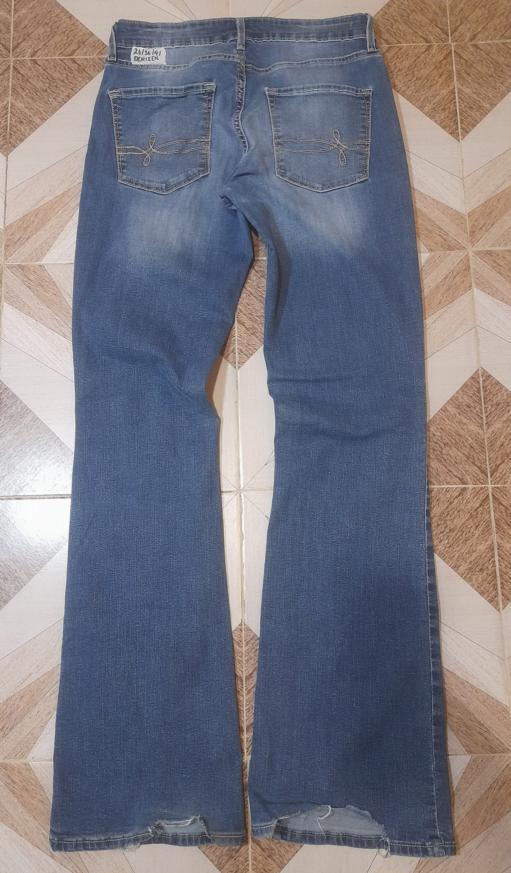 DENIZEN JEANS Waist 26" Hip 36" Length 41"