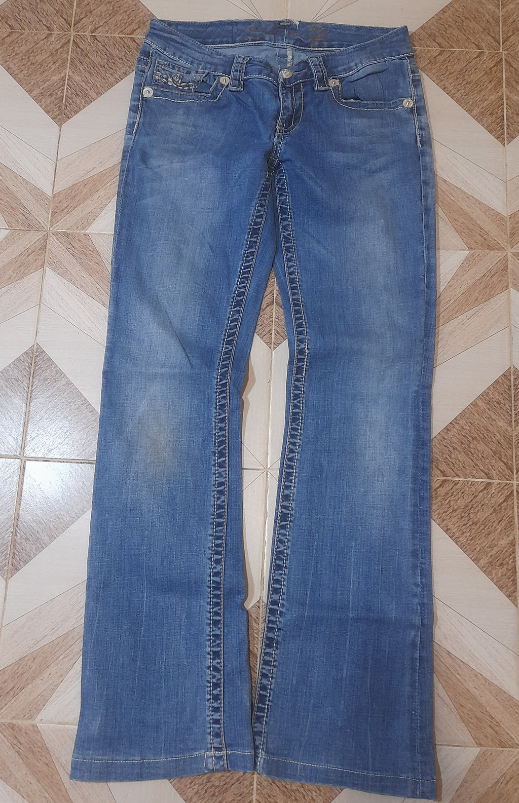 SEVEN JEANS Waist 26" Hip 36" Length 39"