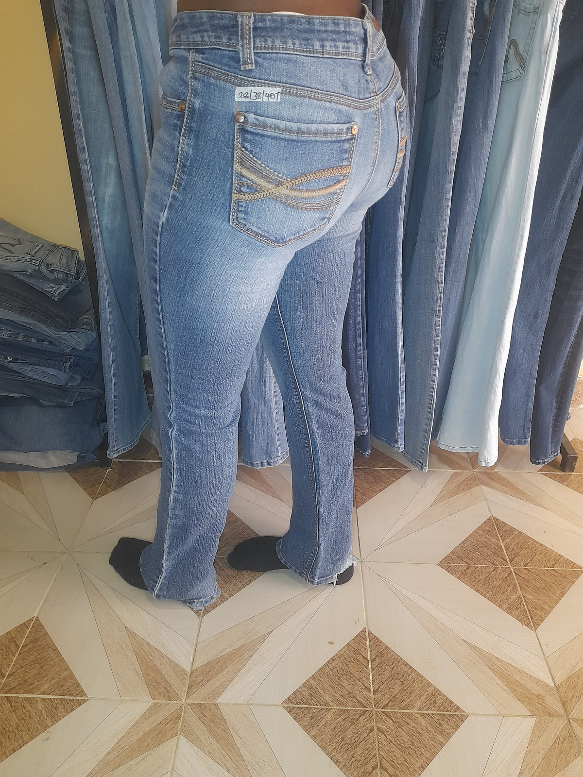 L.E.I JEANS Waist 28" Hip 38" Length 40"