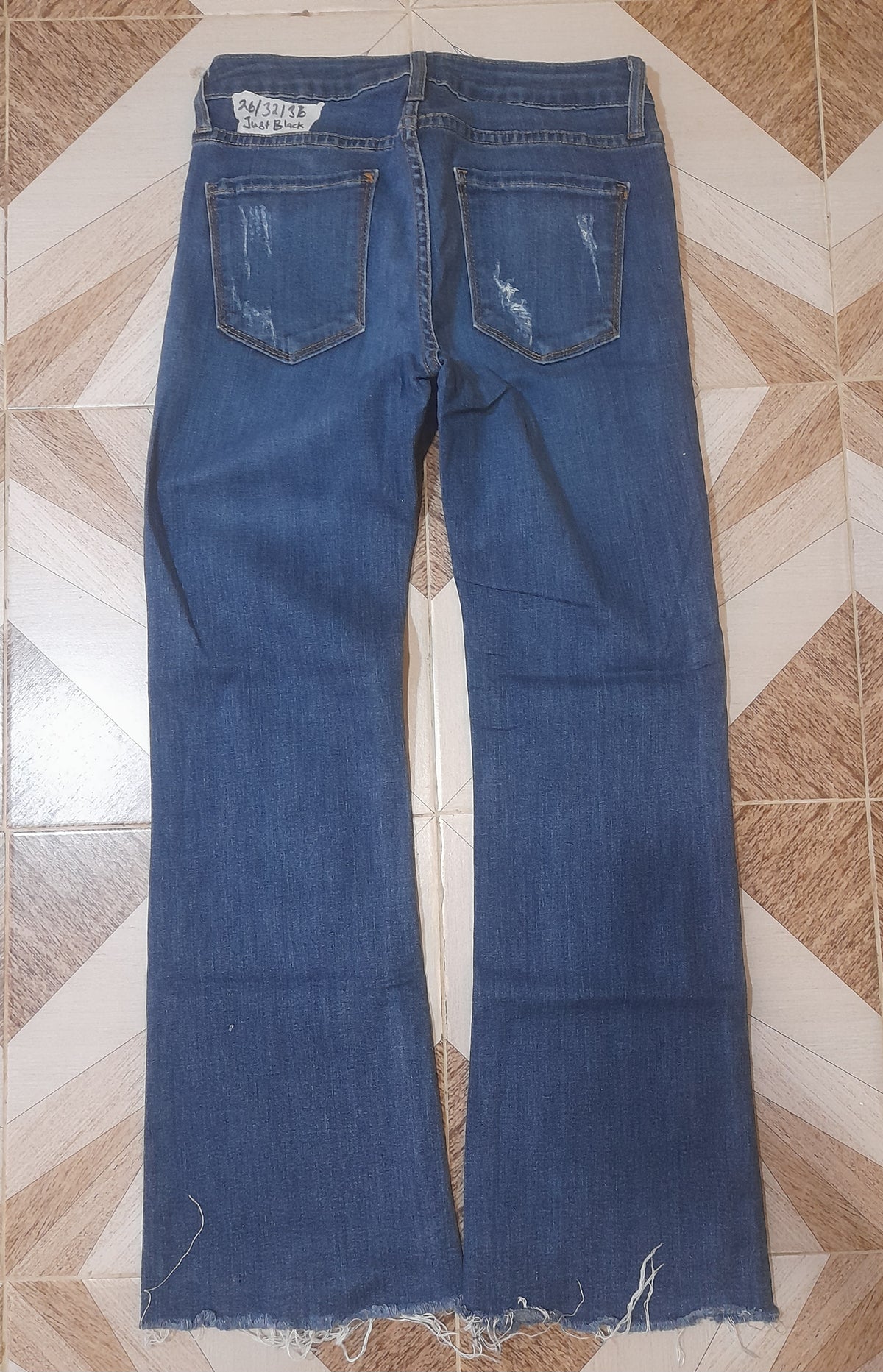 JUST BLACK JEANS Waist 26" Hip 32" Length 38"