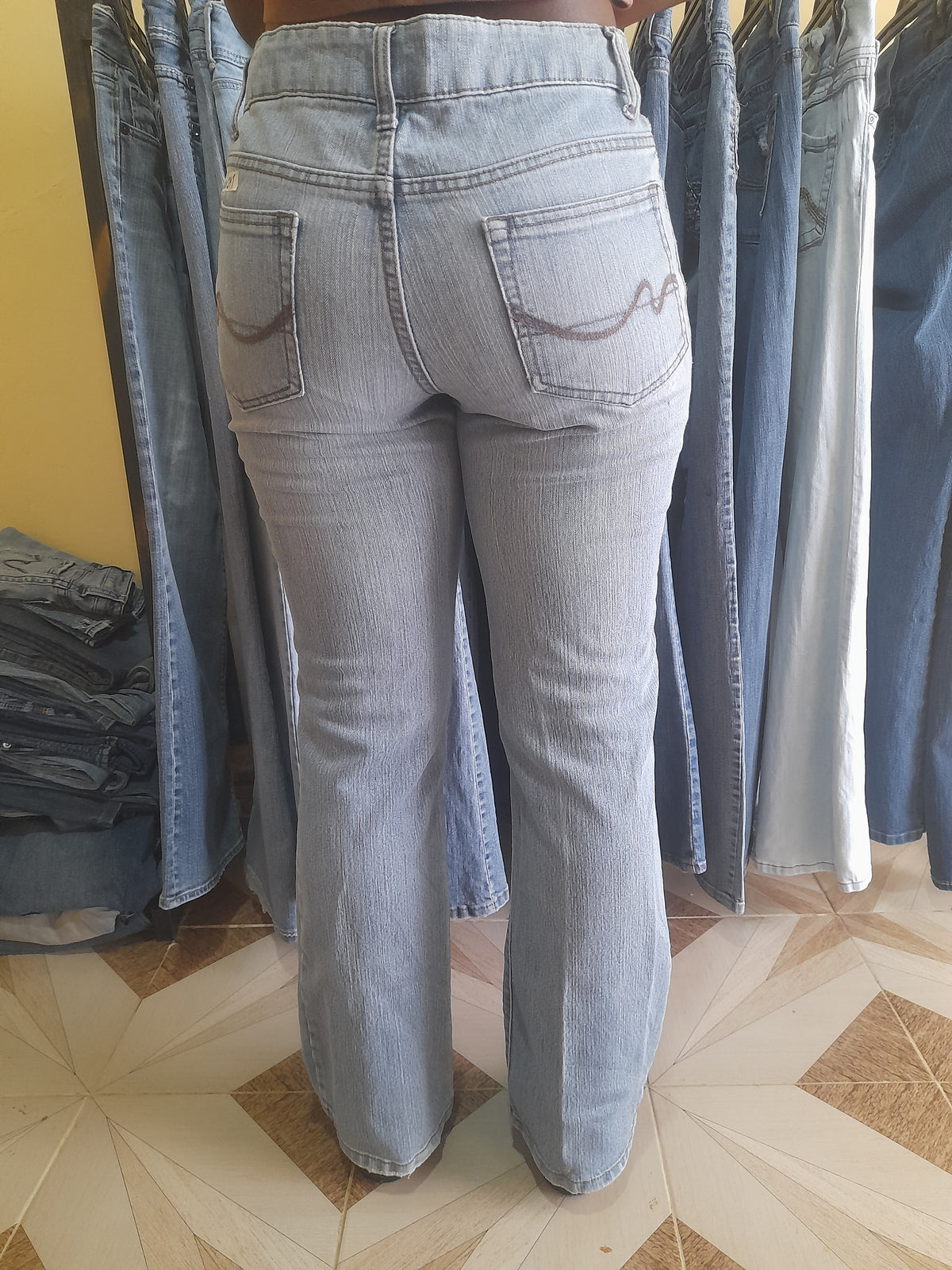 FADED GLORY JEANS Waist 28" Hip 40" Length 39"