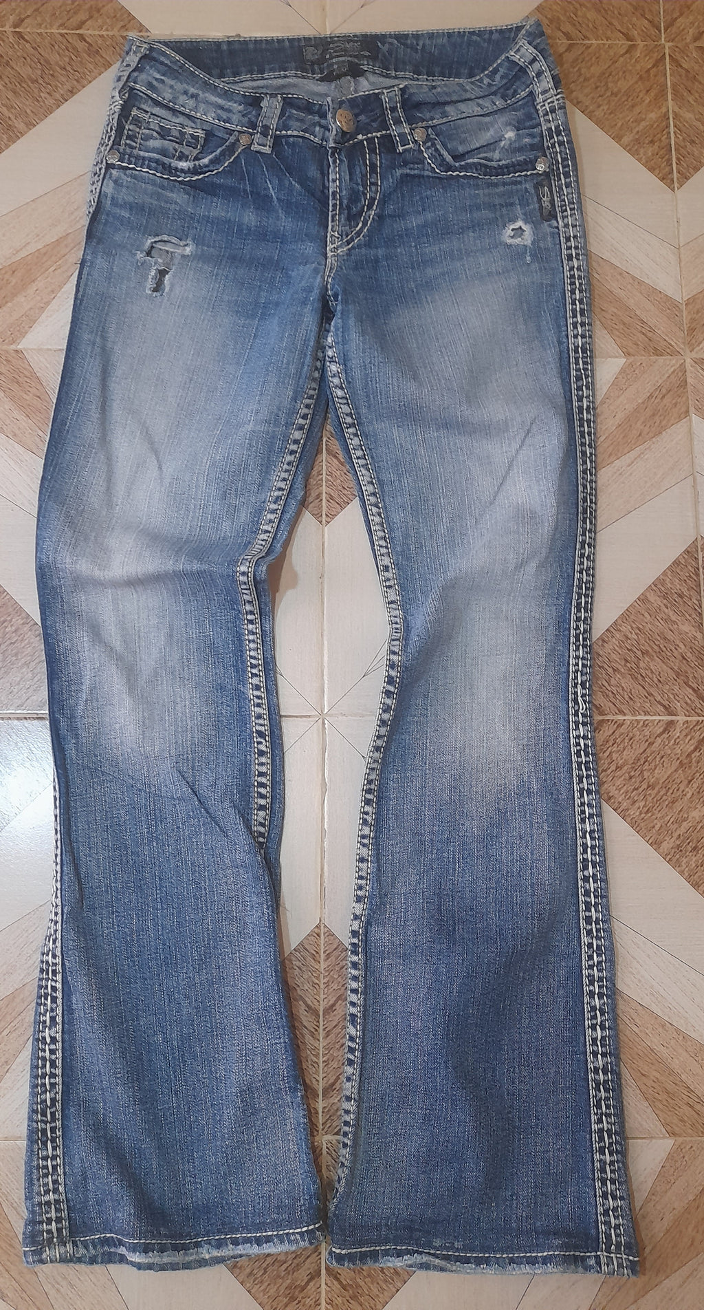 SILVER JEANS Waist 28" Hip 38" Length 40"