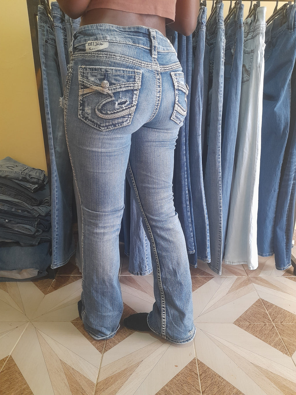 SILVER JEANS Waist 28" Hip 38" Length 40"