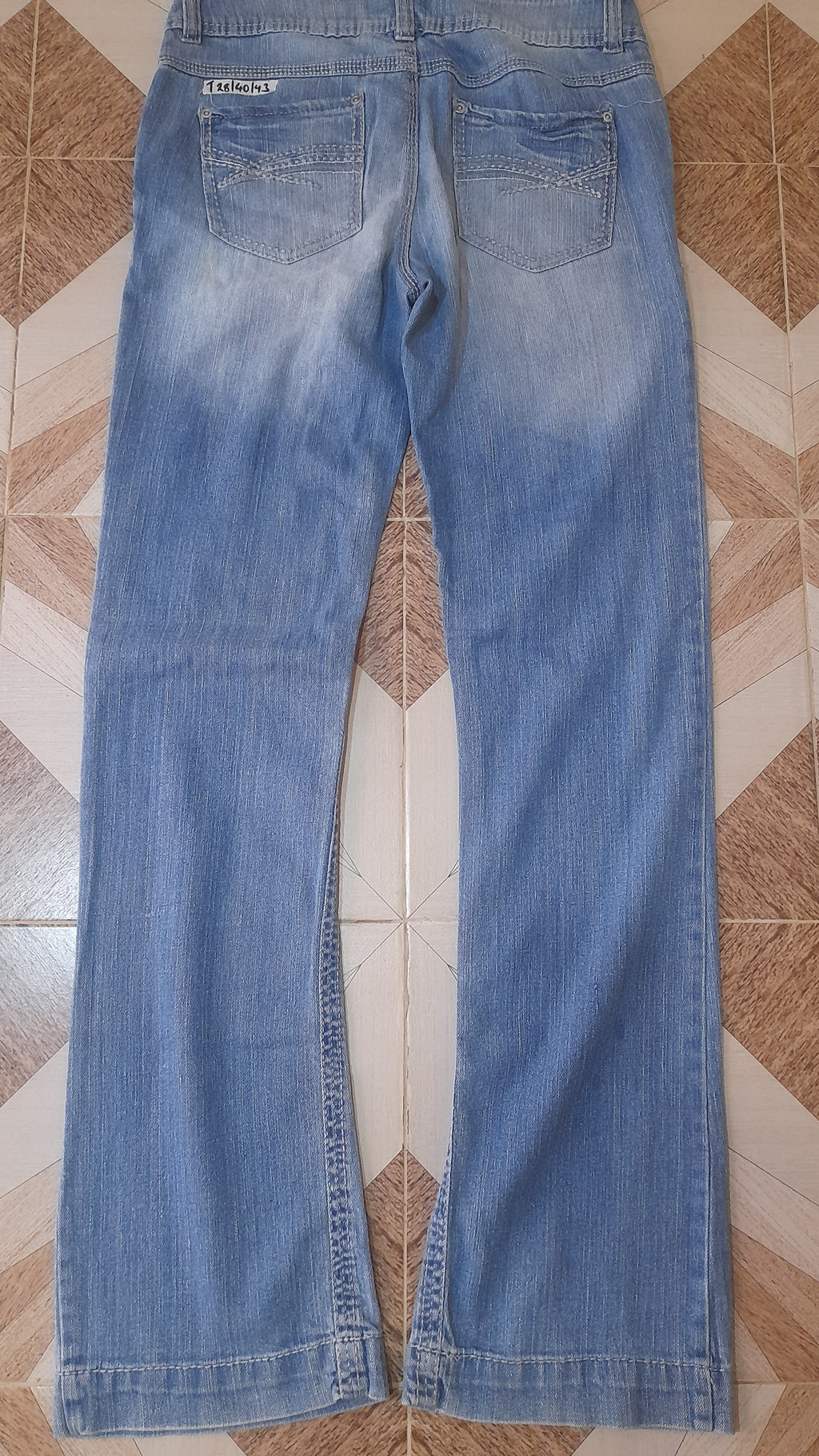MUDD JEANS Waist 28" Hip 40" Length 43"