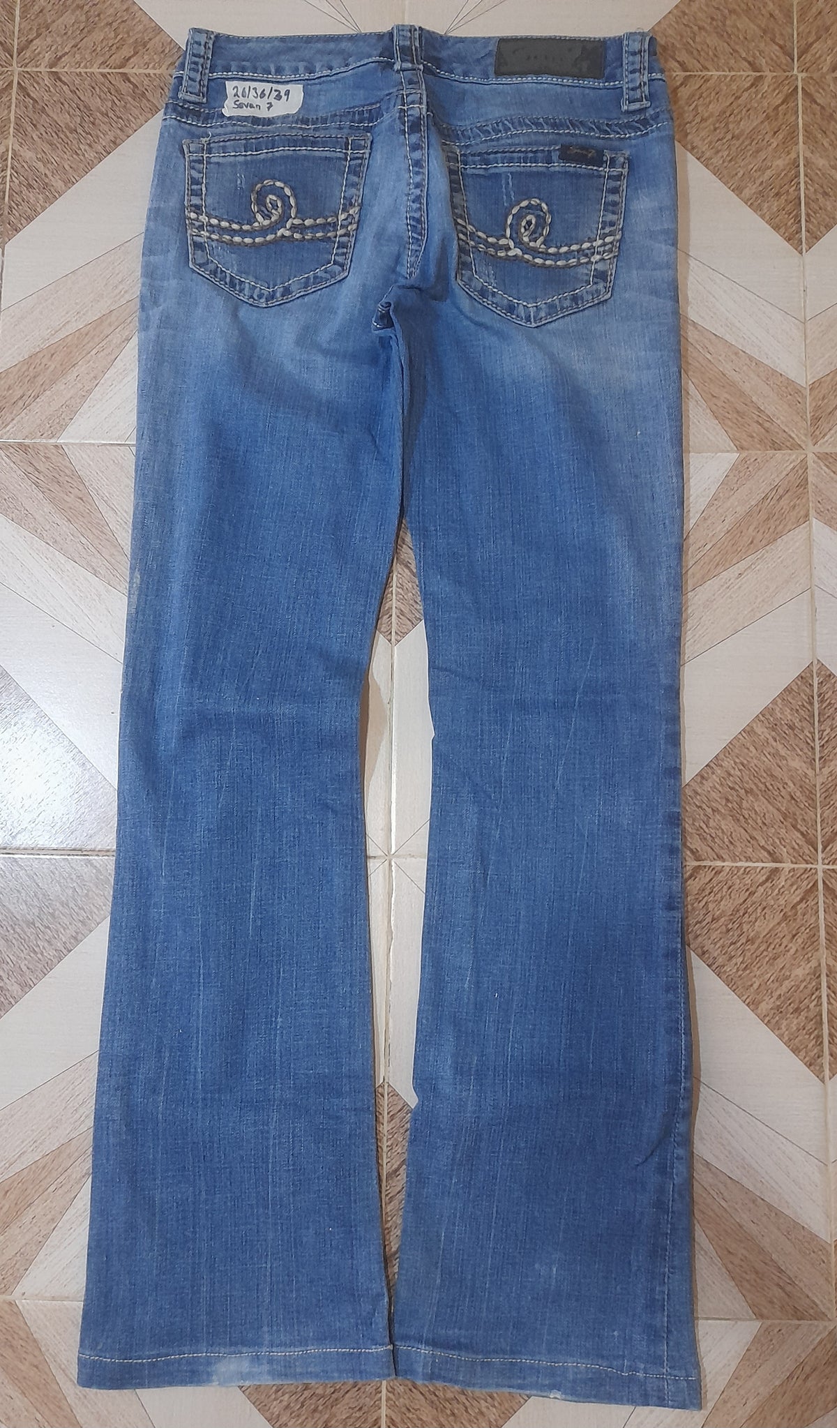 SEVEN JEANS Waist 26" Hip 36" Length 39"