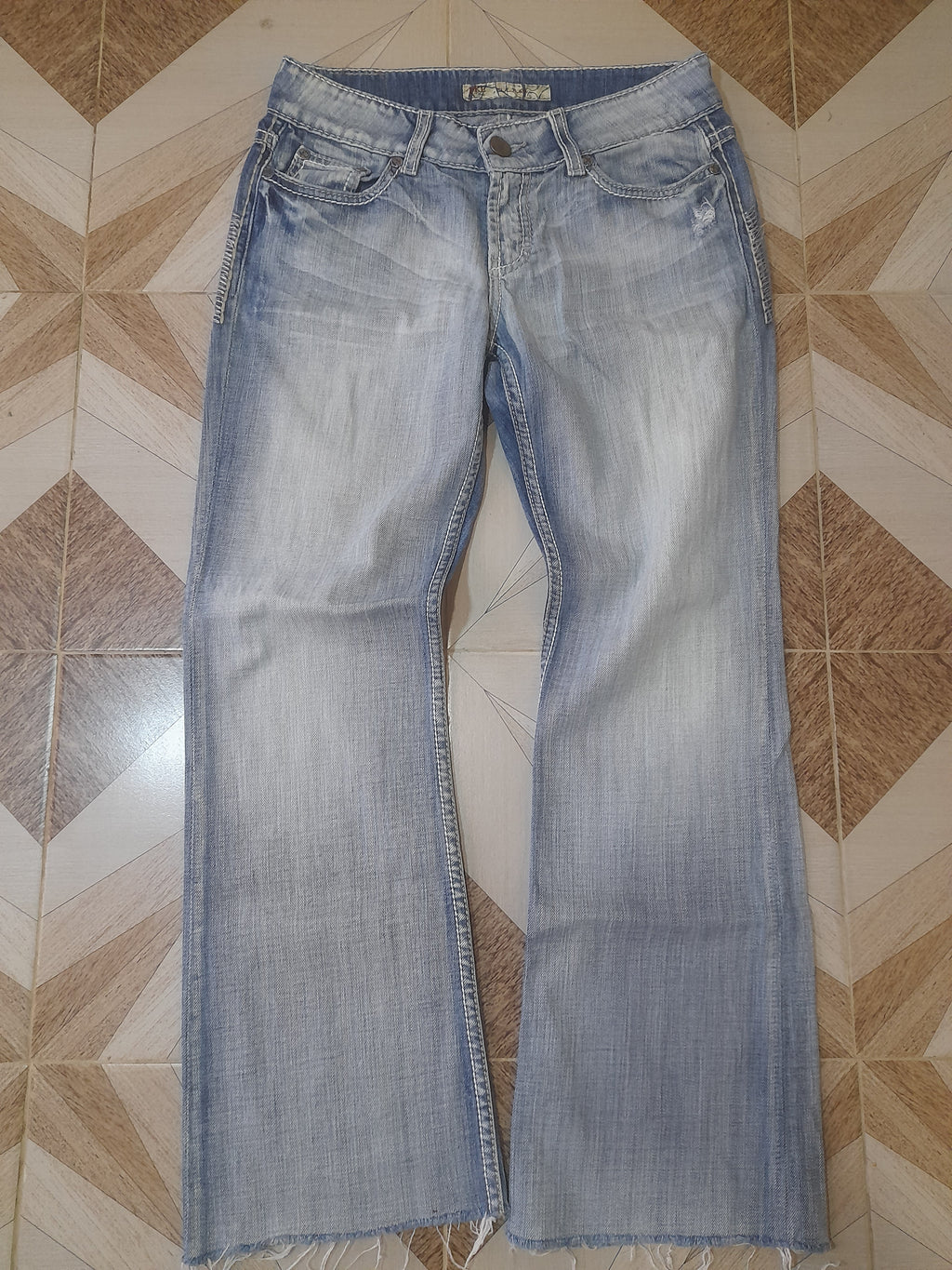 BKE JEANS Waist  28" Hip 40" Length 38"