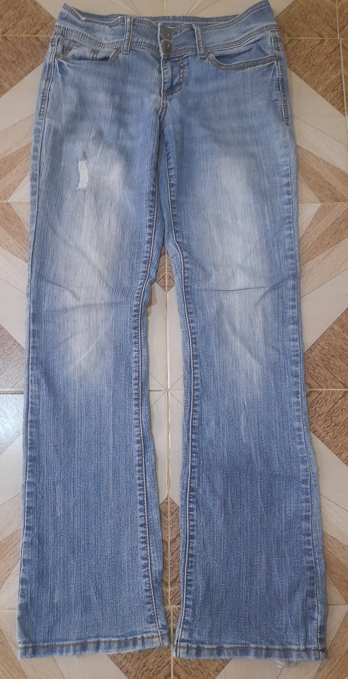 NO BOUNDARIES JEANS Waist 28" Hip 38" Length 40"