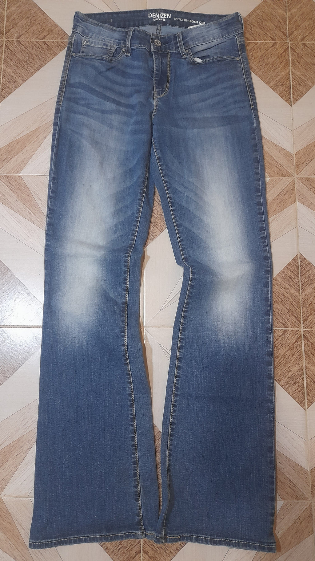 DENIZEN JEANS Waist 26" Hip 36" Length 41"