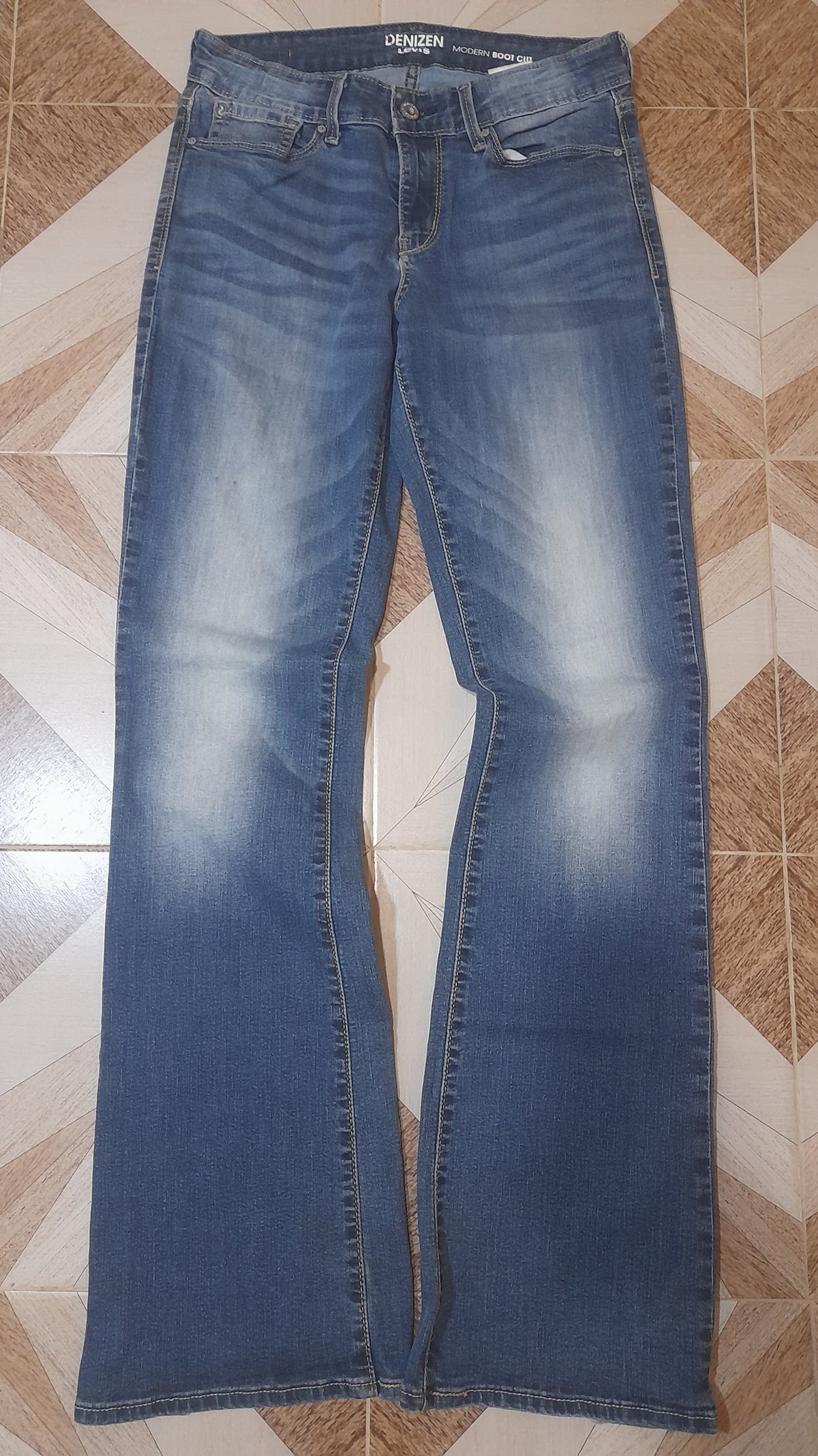 DENIZEN JEANS Waist 26" Hip 36" Length 41"