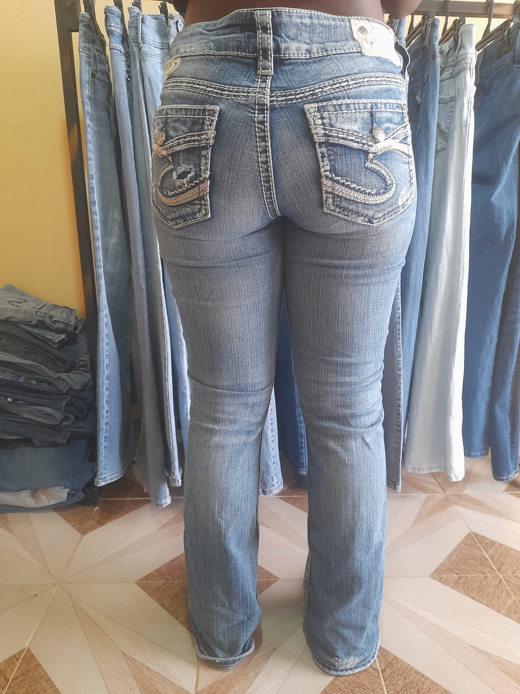 SILVER JEANS Waist 28" Hip 38" Length 40"