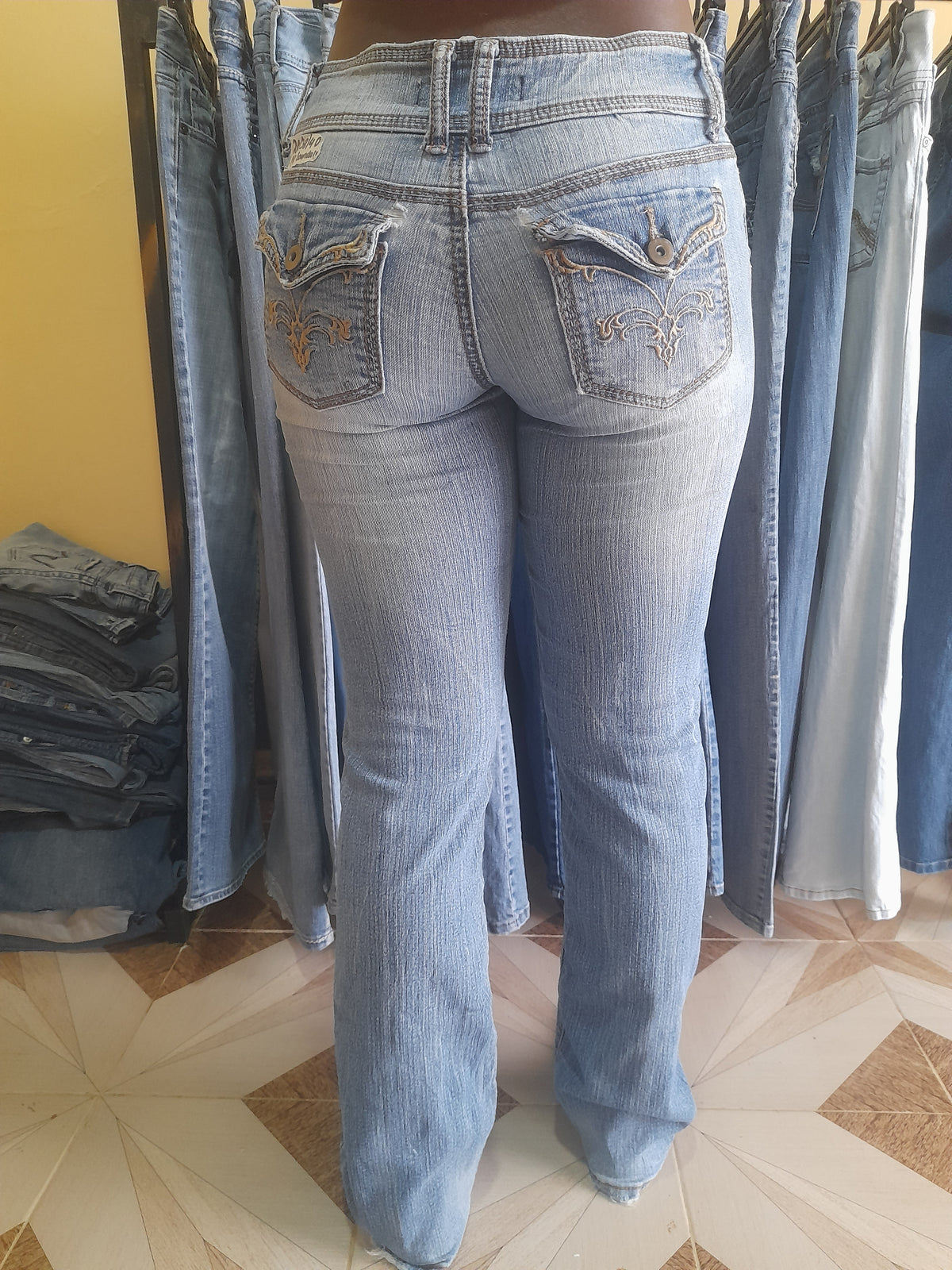 NO BOUNDARIES JEANS Waist 28" Hip 38" Length 40"