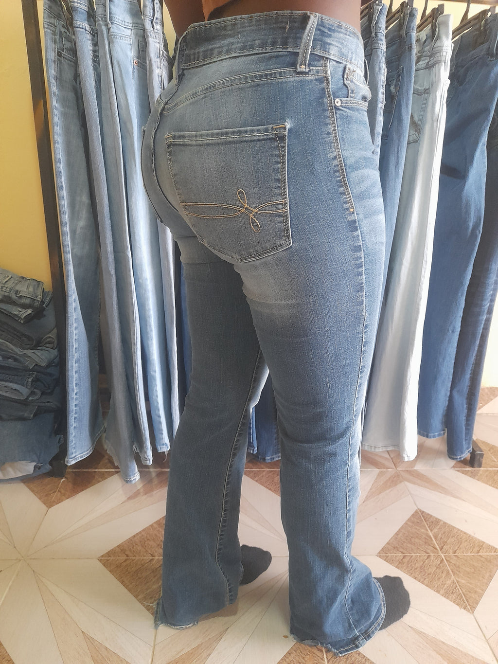 DENIZEN JEANS Waist 26" Hip 36" Length 41"