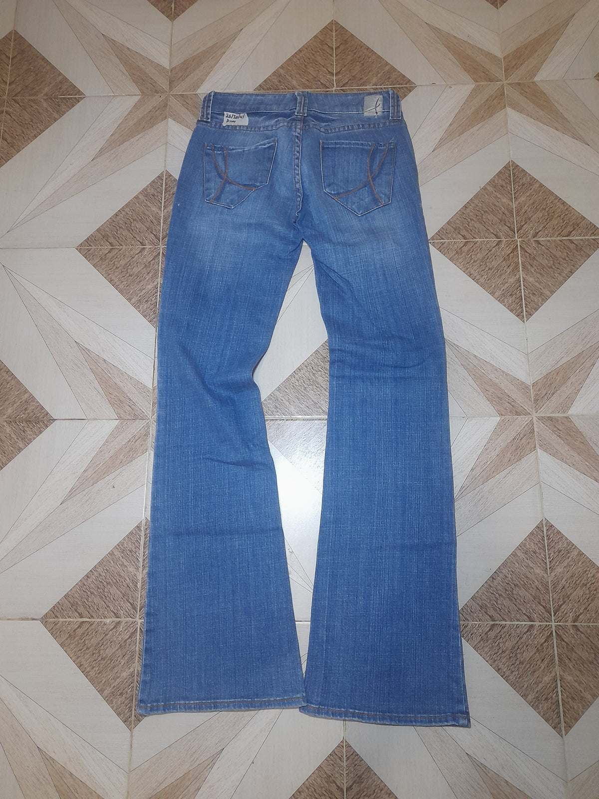THE DIVA JEANS Waist 26" Hip 38" Length 41"