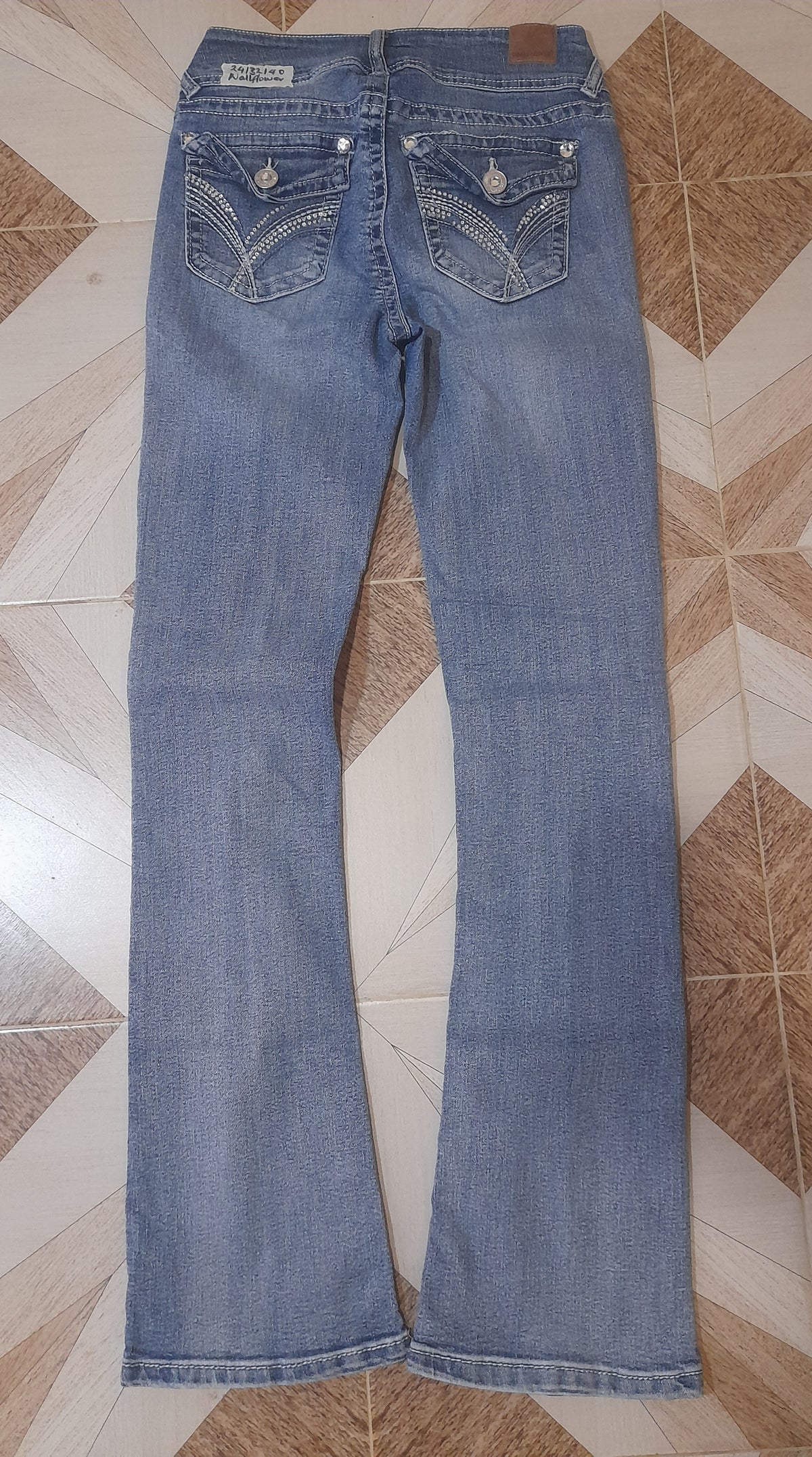 WALLFLOWER JEANS Waist 24" Hip 32" Length 40"