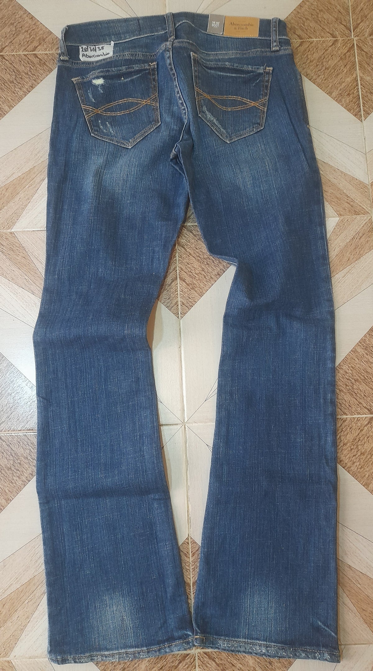 ABERCROMBIE JEANS Waist 28" Hip 36" Length 38"