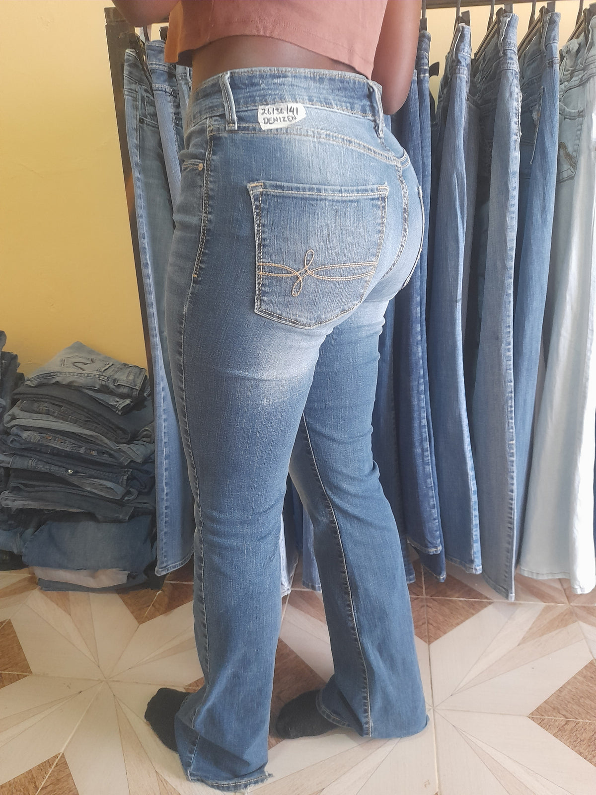 DENIZEN JEANS Waist 26" Hip 36" Length 41"