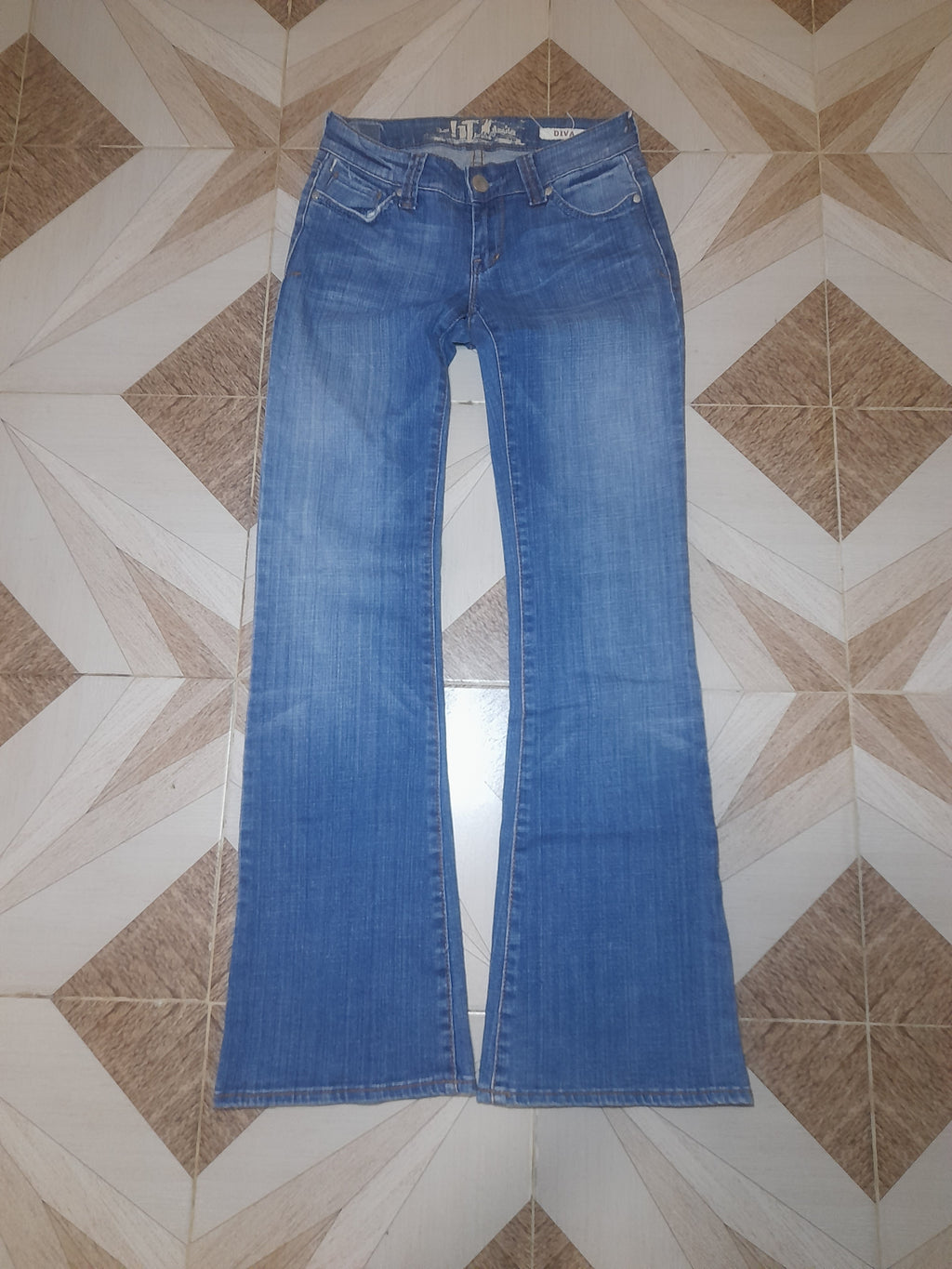 THE DIVA JEANS Waist 26" Hip 38" Length 41"