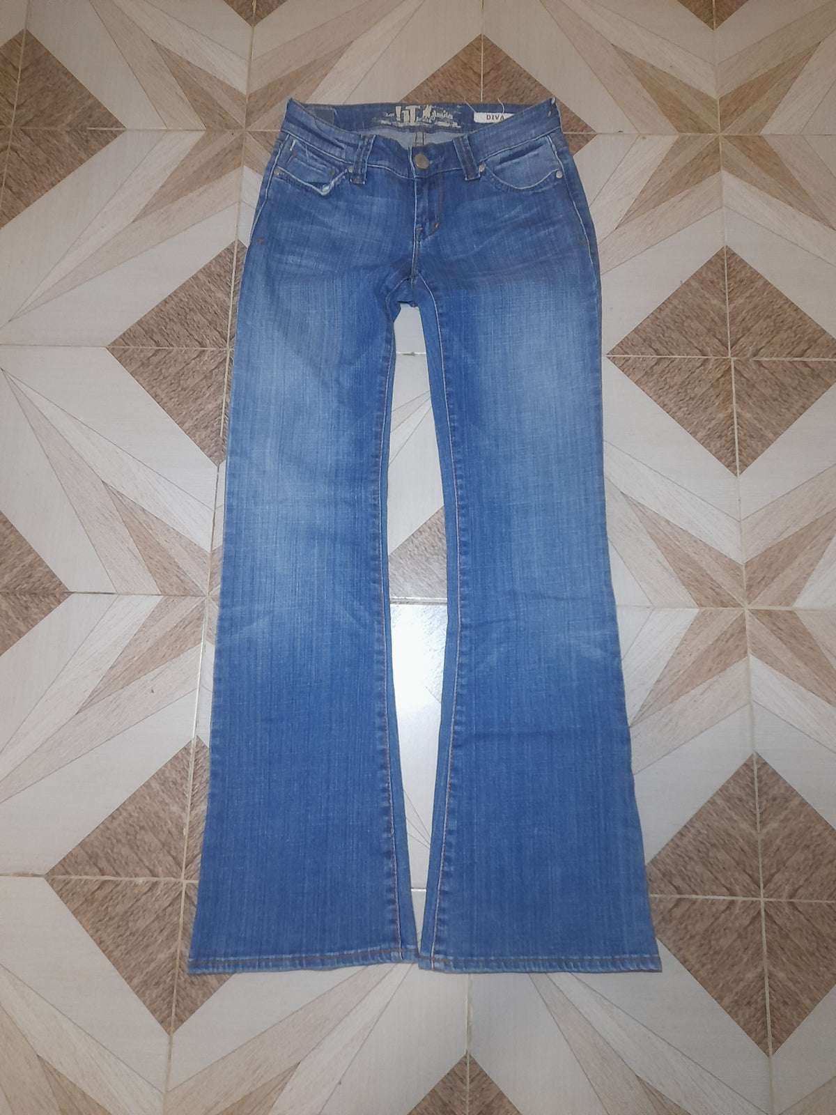 THE DIVA JEANS Waist 26" Hip 38" Length 41"
