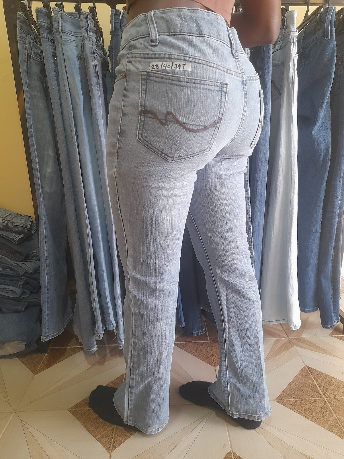 FADED GLORY JEANS Waist 28" Hip 40" Length 39"