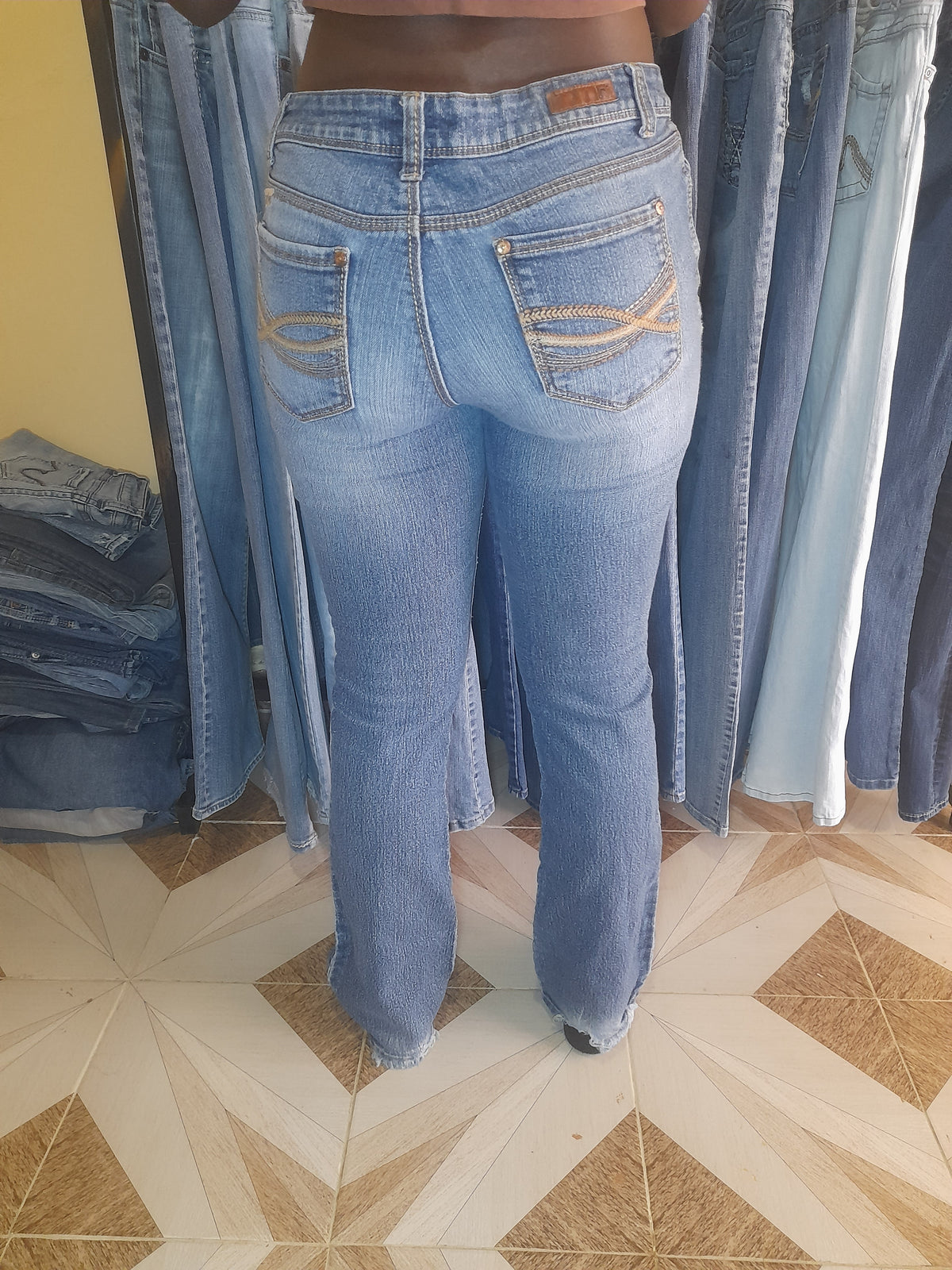 L.E.I JEANS Waist 28" Hip 38" Length 40"