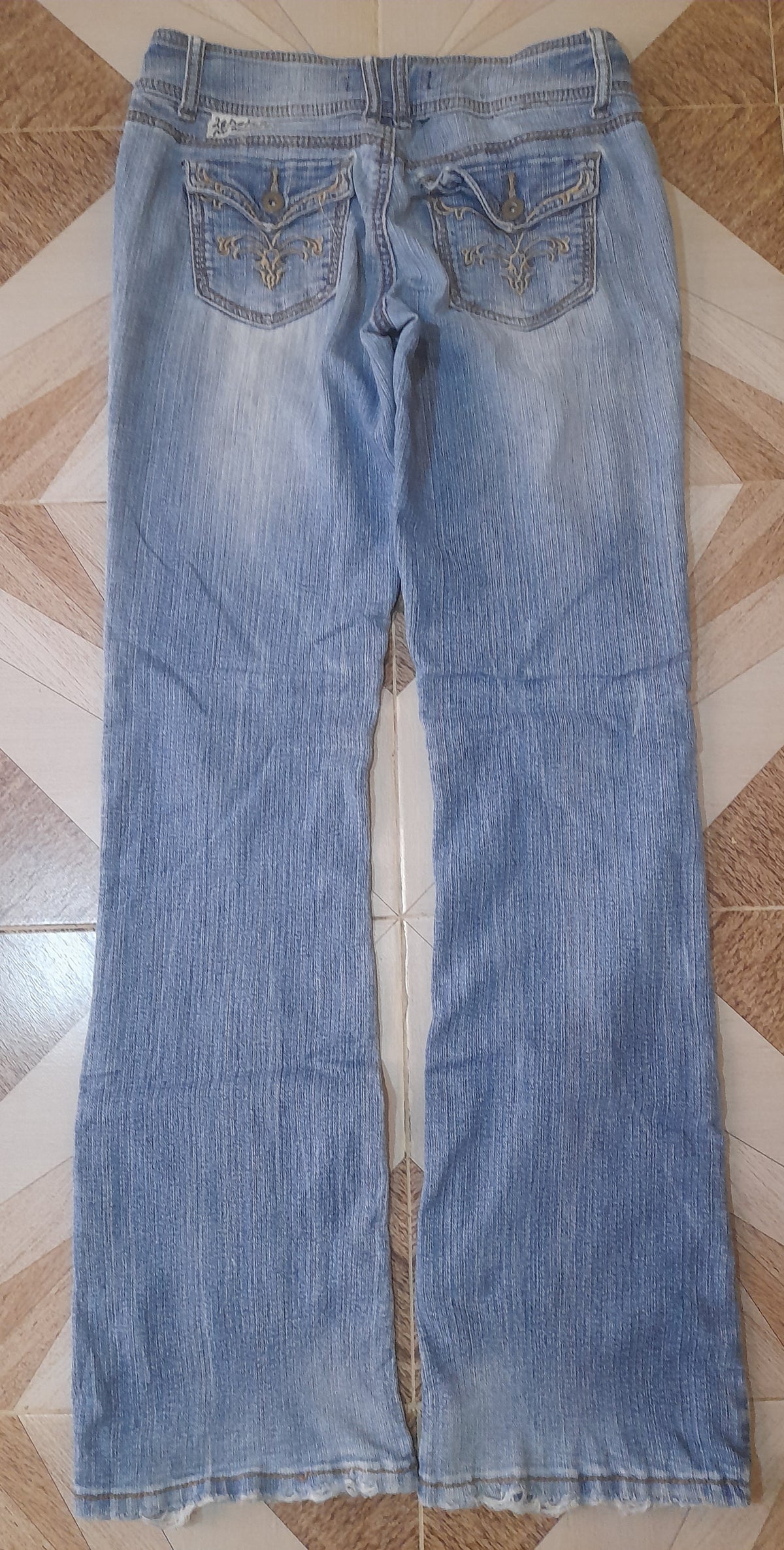 NO BOUNDARIES JEANS Waist 28" Hip 38" Length 40"