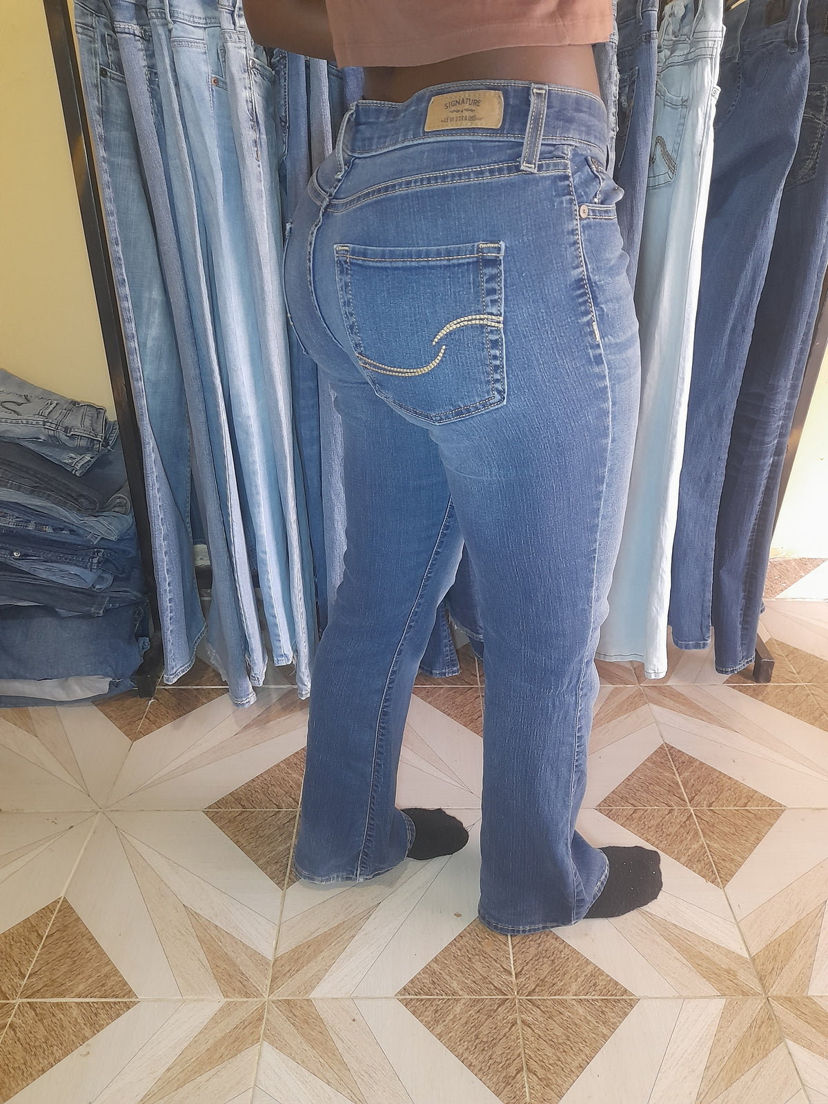 LEVI STRAUSS JEANS Waist 28" Hip 38" Length 40"