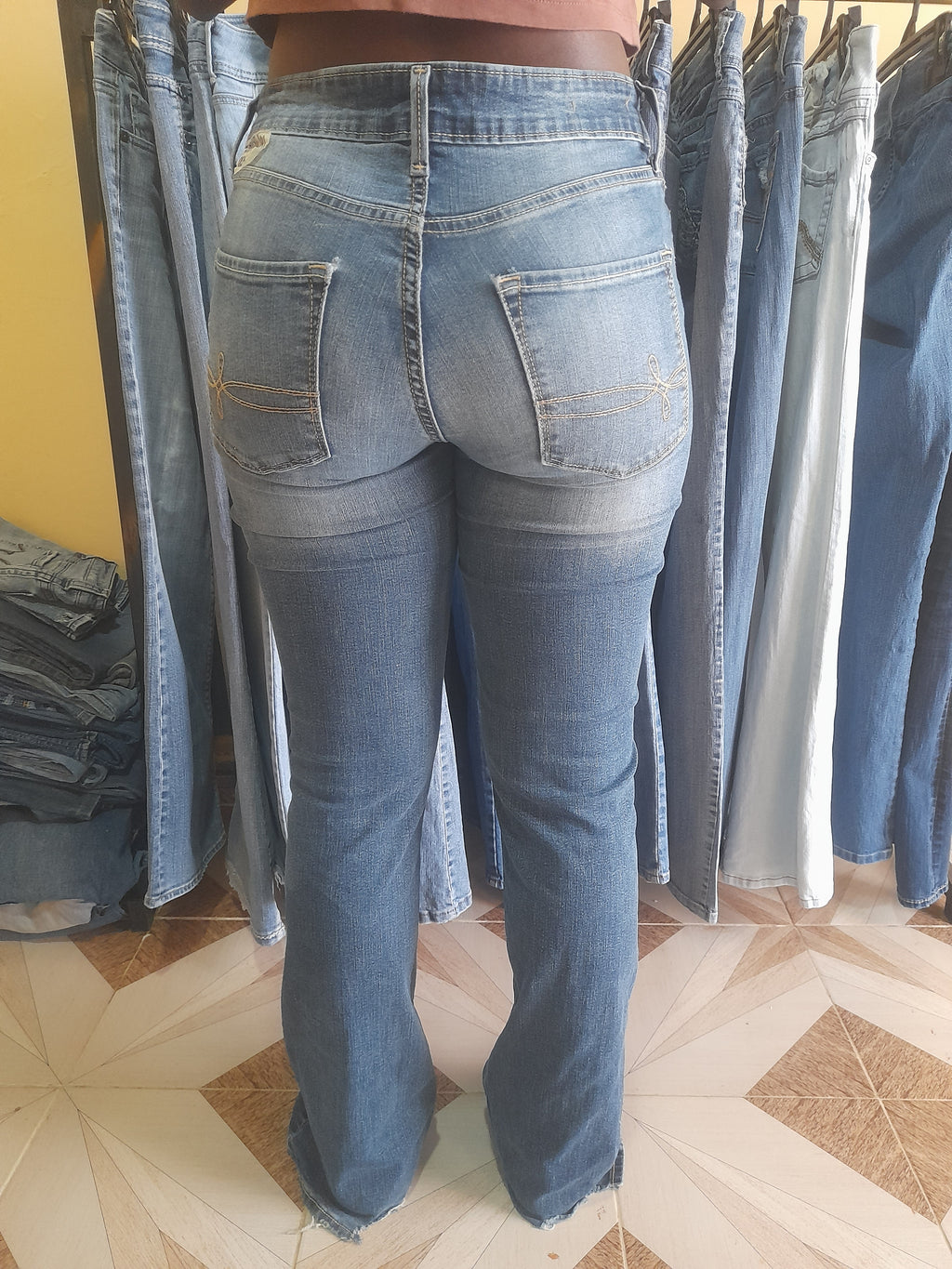 DENIZEN JEANS Waist 26" Hip 36" Length 41"