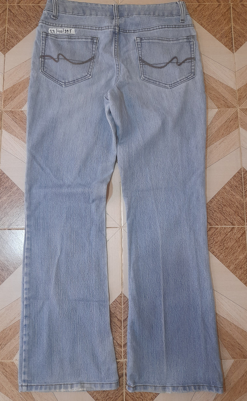 FADED GLORY JEANS Waist 28" Hip 40" Length 39"