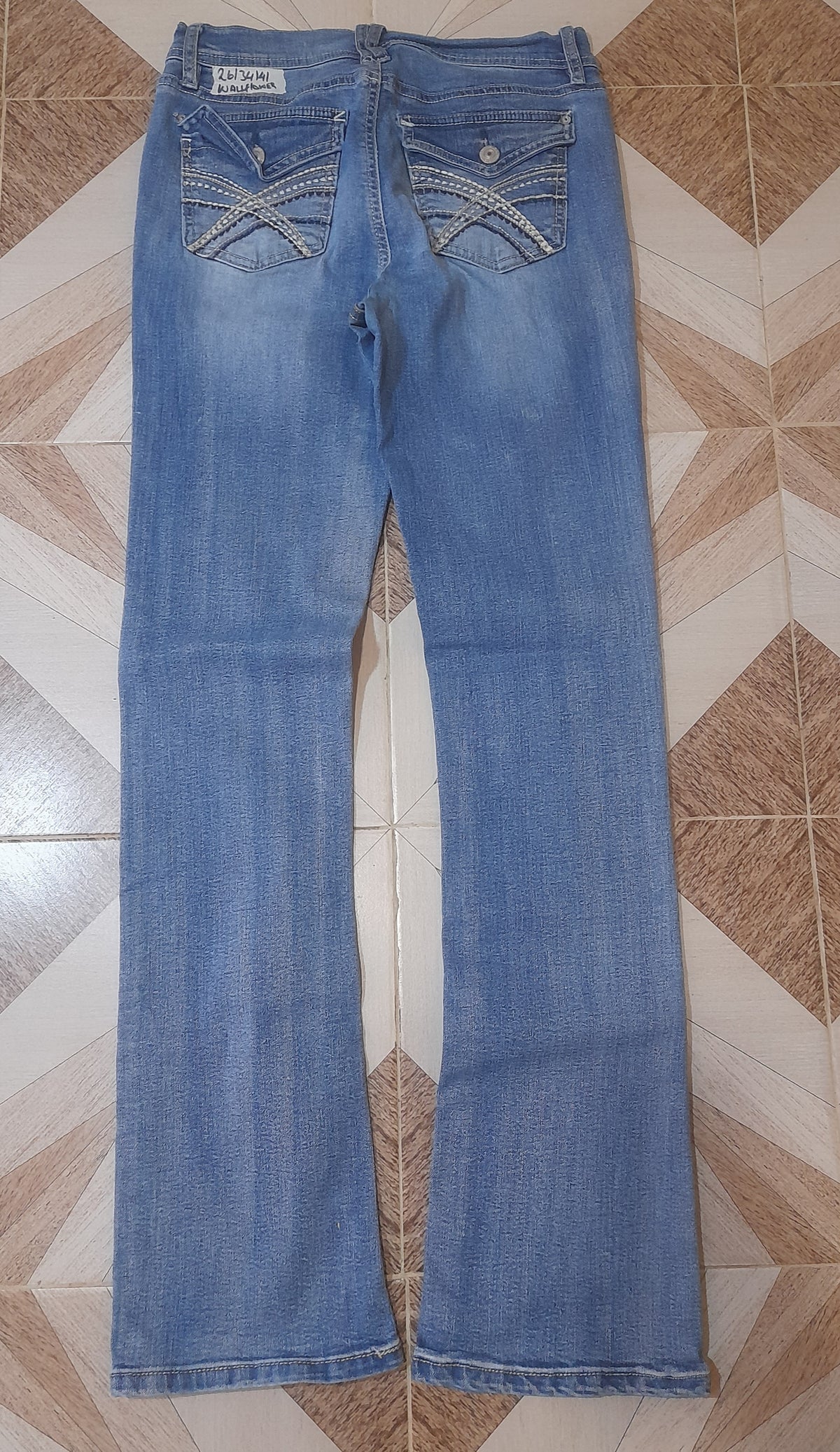 WALLFLOWER JEANS Waist 26" Hip 34" Length 41"