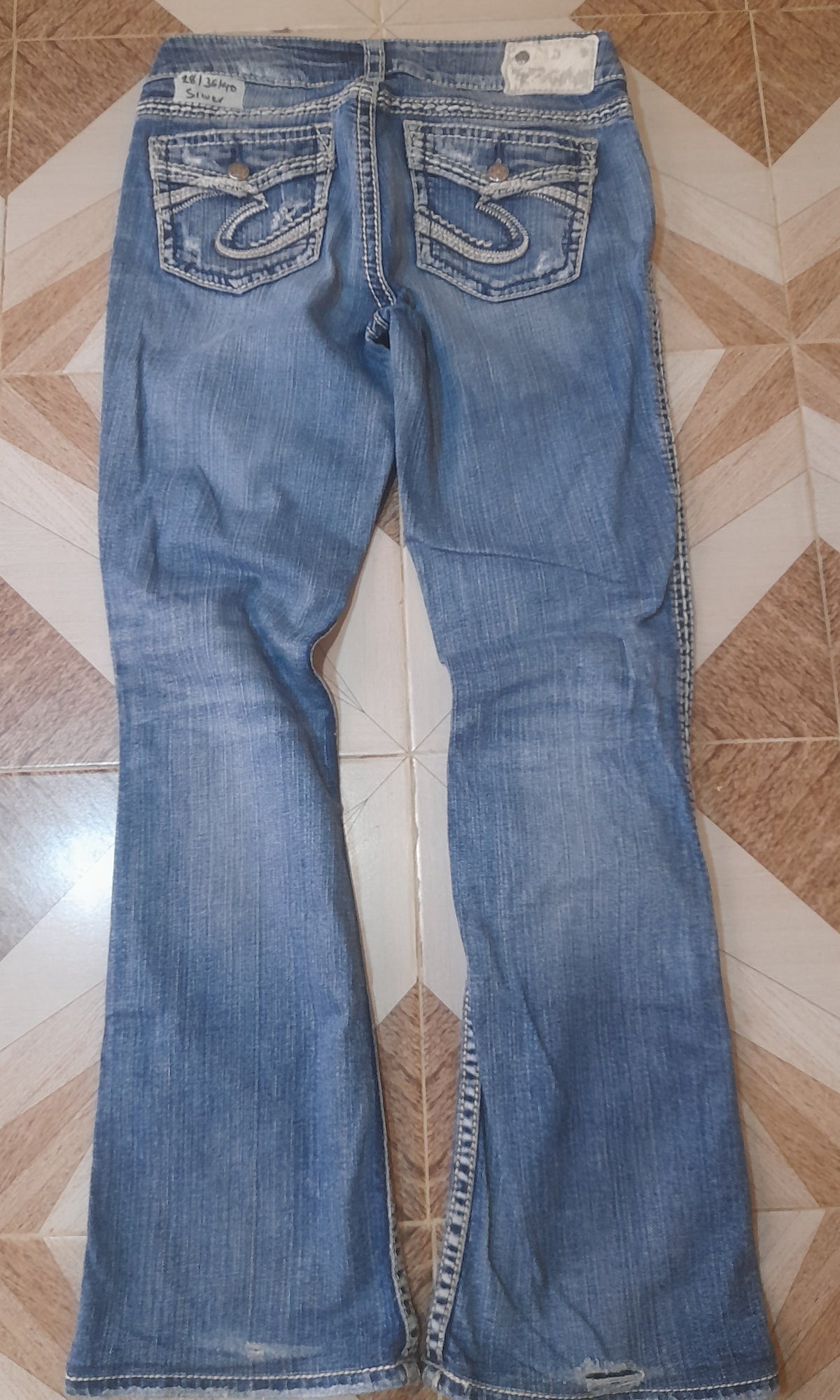 SILVER JEANS Waist 28" Hip 38" Length 40"