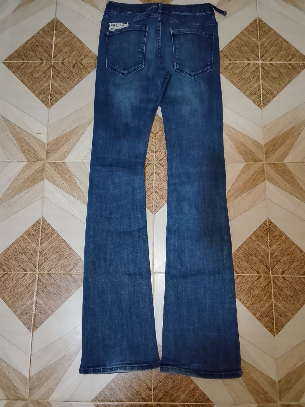 FOREVER 21 JEANS Waist 26" Hip 32" Length 41"