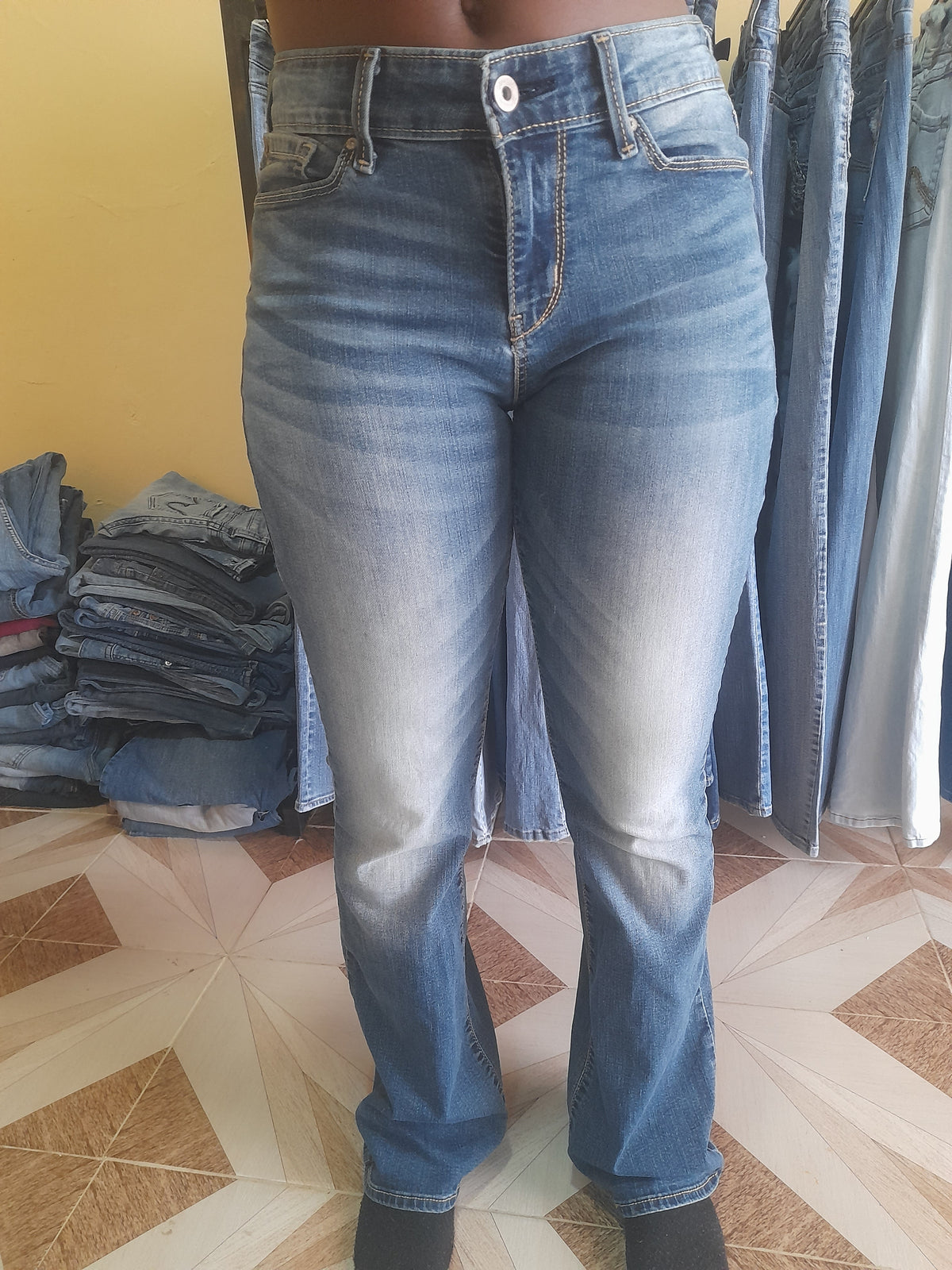 DENIZEN JEANS Waist 26" Hip 36" Length 41"