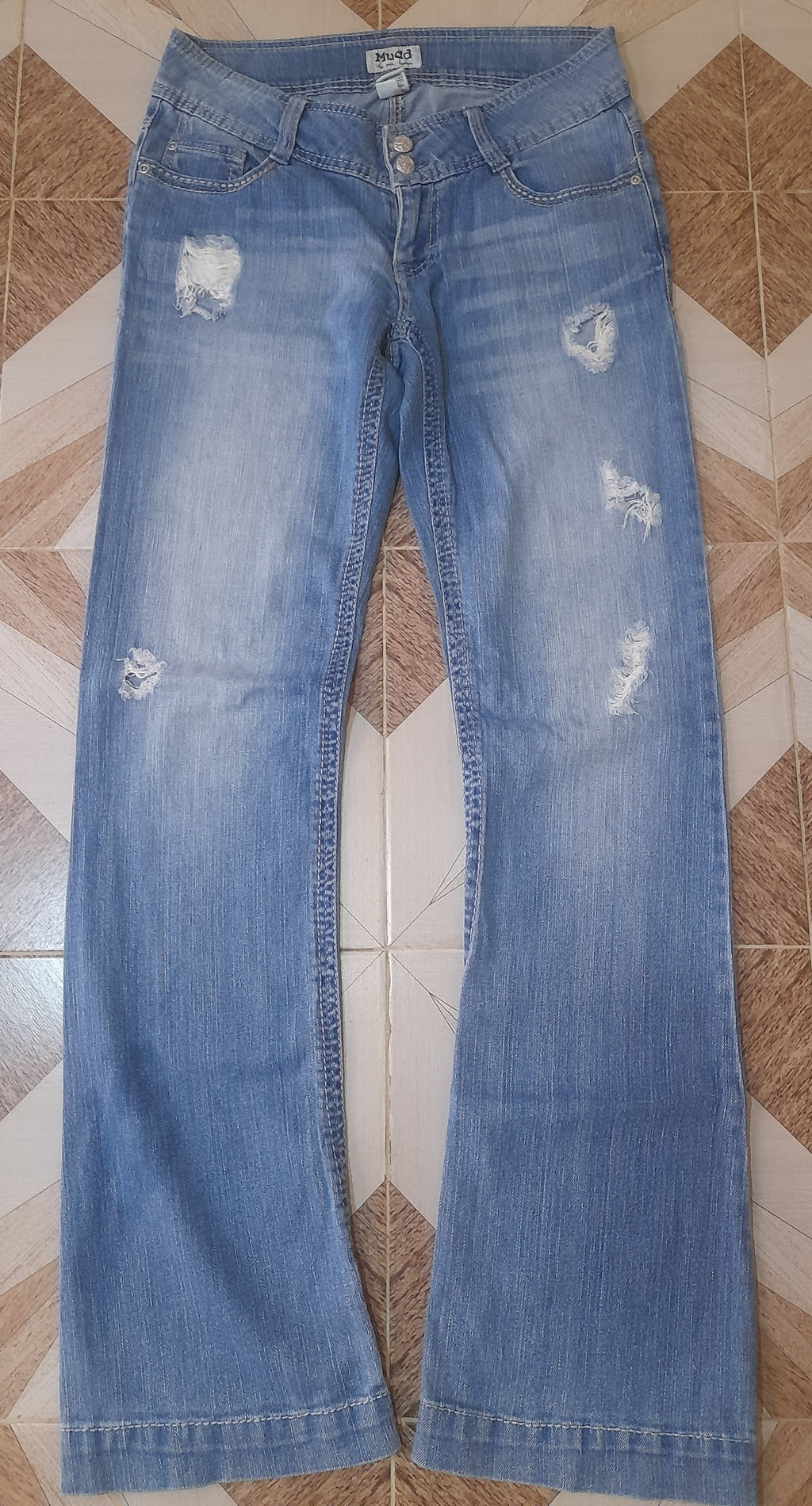MUDD JEANS Waist 28" Hip 40" Length 43"