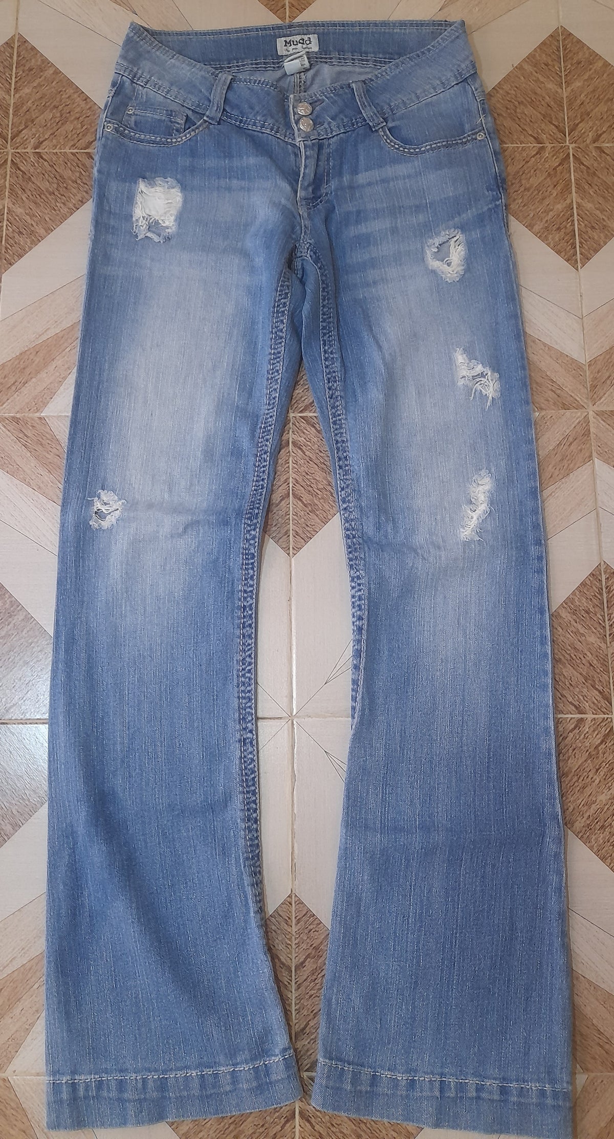 MUDD JEANS Waist 28" Hip 40" Length 43"