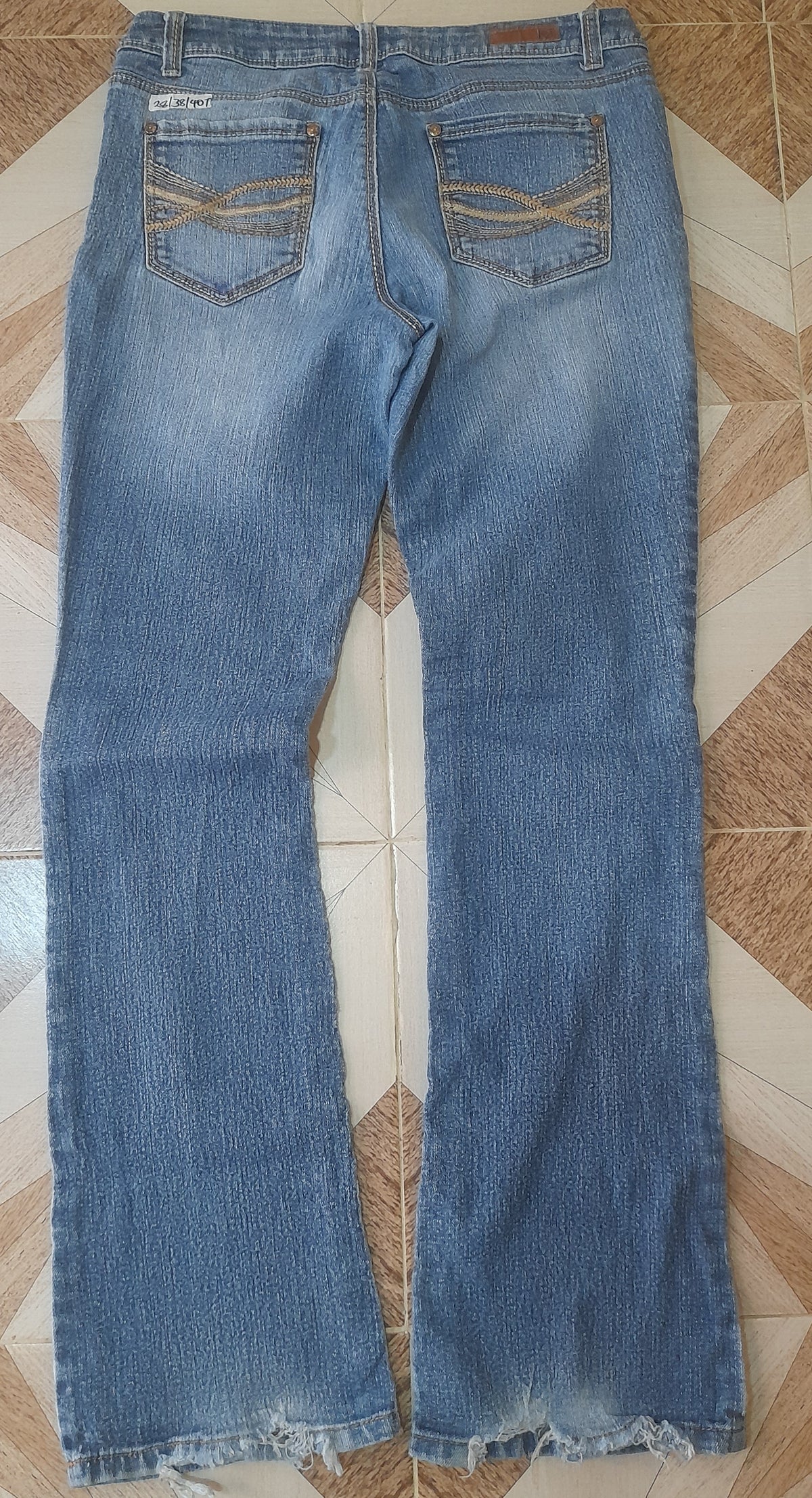 L.E.I JEANS Waist 28" Hip 38" Length 40"