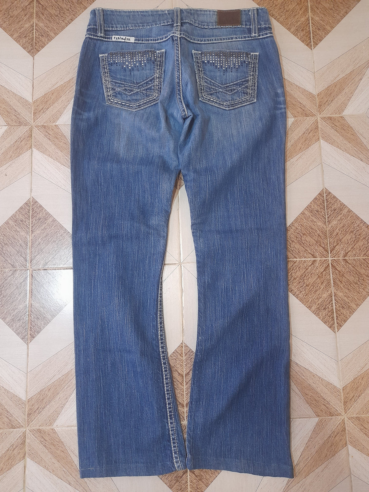 BKE JEANS Waist 28" Hip 40" Length 38"