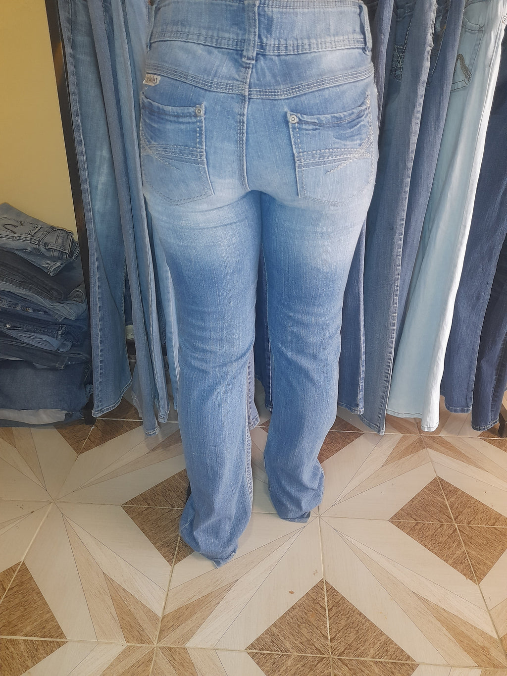MUDD JEANS Waist 28" Hip 40" Length 43"